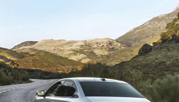 Nuova BMW Serie 5: al Salone di Monaco 2023 debutteranno due varianti ibride plug-in - Foto 75 di 140