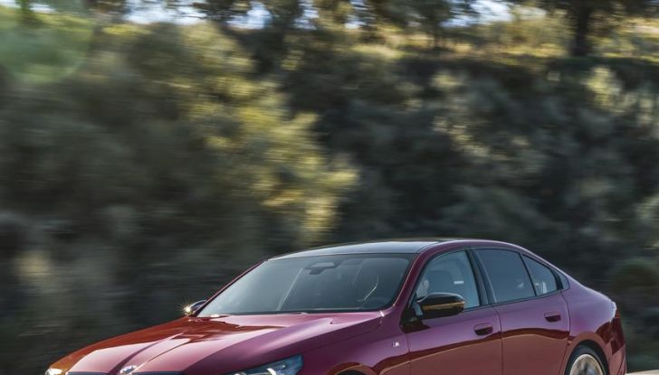 Nuova BMW Serie 5: al Salone di Monaco 2023 debutteranno due varianti ibride plug-in - Foto 100 di 140