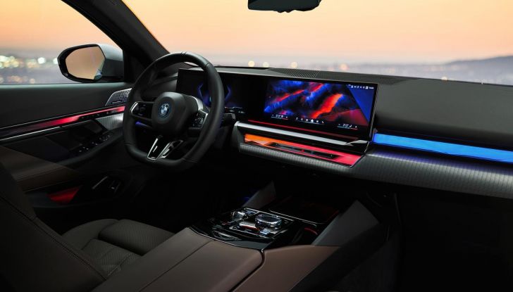 Nuova BMW Serie 5: al Salone di Monaco 2023 debutteranno due varianti ibride plug-in - Foto 20 di 140