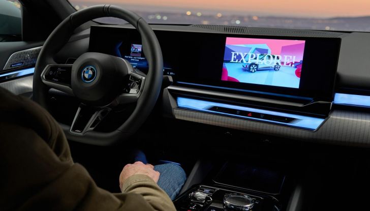 Nuova BMW Serie 5: al Salone di Monaco 2023 debutteranno due varianti ibride plug-in - Foto 14 di 140