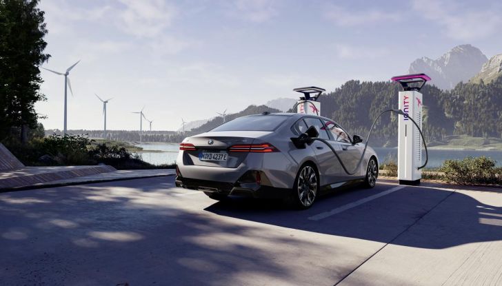 Nuova BMW Serie 5: al Salone di Monaco 2023 debutteranno due varianti ibride plug-in - Foto 5 di 140
