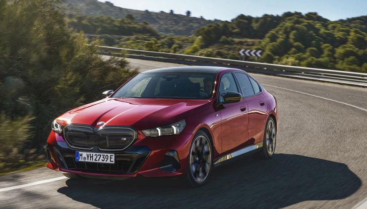 Nuova BMW Serie 5: al Salone di Monaco 2023 debutteranno due varianti ibride plug-in - Foto 97 di 140