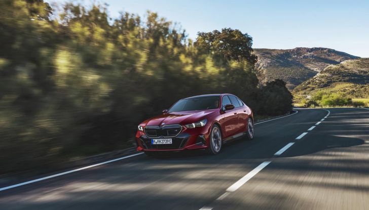 Nuova BMW Serie 5: al Salone di Monaco 2023 debutteranno due varianti ibride plug-in - Foto 92 di 140