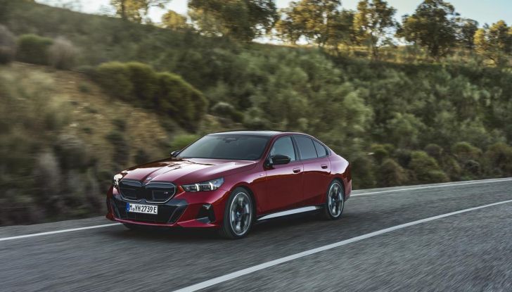 Nuova BMW Serie 5: al Salone di Monaco 2023 debutteranno due varianti ibride plug-in - Foto 102 di 140