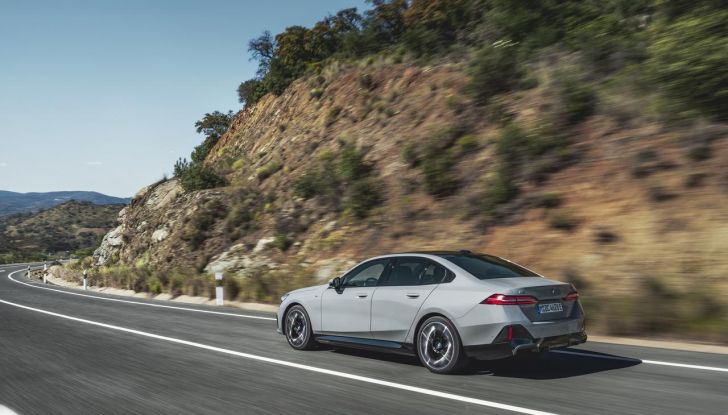Nuova BMW Serie 5: al Salone di Monaco 2023 debutteranno due varianti ibride plug-in - Foto 70 di 140