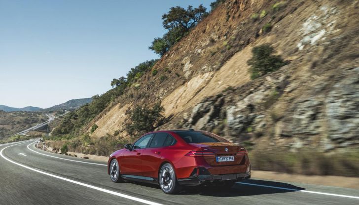 Nuova BMW Serie 5: al Salone di Monaco 2023 debutteranno due varianti ibride plug-in - Foto 120 di 140