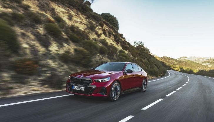 Nuova BMW Serie 5: al Salone di Monaco 2023 debutteranno due varianti ibride plug-in - Foto 108 di 140