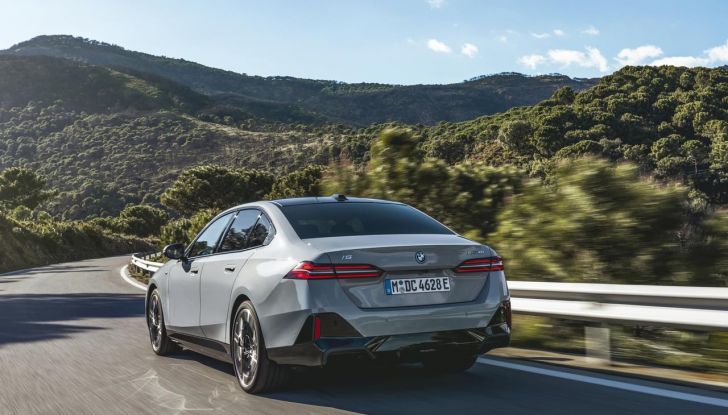 Nuova BMW Serie 5: al Salone di Monaco 2023 debutteranno due varianti ibride plug-in - Foto 78 di 140