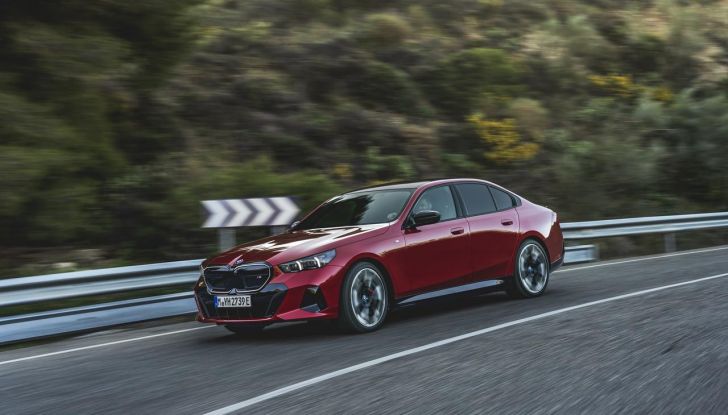 Nuova BMW Serie 5: al Salone di Monaco 2023 debutteranno due varianti ibride plug-in - Foto 103 di 140