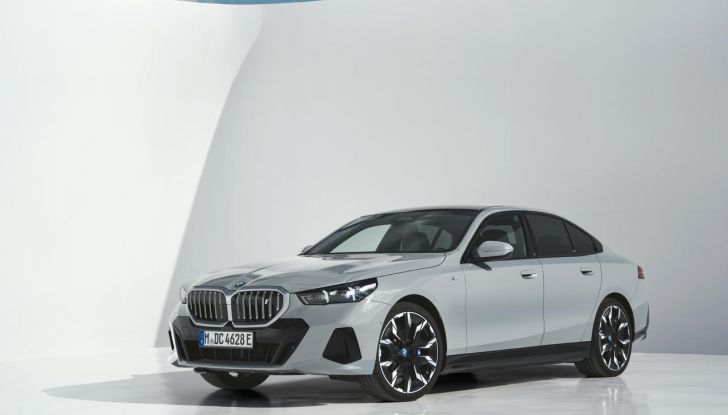 Nuova BMW Serie 5: al Salone di Monaco 2023 debutteranno due varianti ibride plug-in - Foto 136 di 140