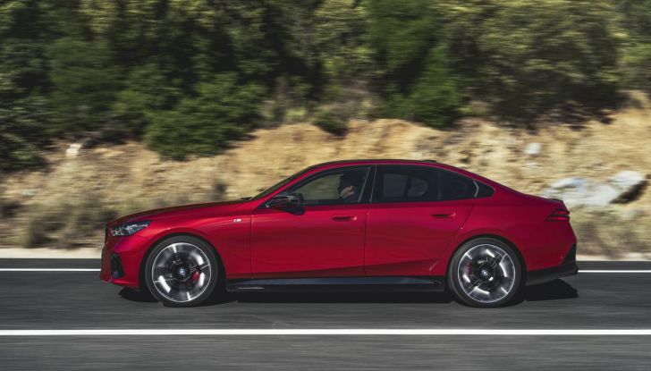 Nuova BMW Serie 5: al Salone di Monaco 2023 debutteranno due varianti ibride plug-in - Foto 88 di 140
