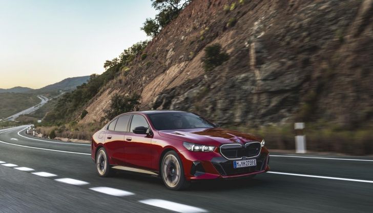 Nuova BMW Serie 5: al Salone di Monaco 2023 debutteranno due varianti ibride plug-in - Foto 112 di 140