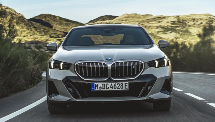 Nuova BMW Serie 5: al Salone di Monaco 2023 debutteranno due varianti ibride plug-in - Foto 82 di 140