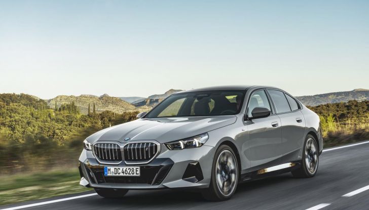 Nuova BMW Serie 5: al Salone di Monaco 2023 debutteranno due varianti ibride plug-in - Foto 57 di 140
