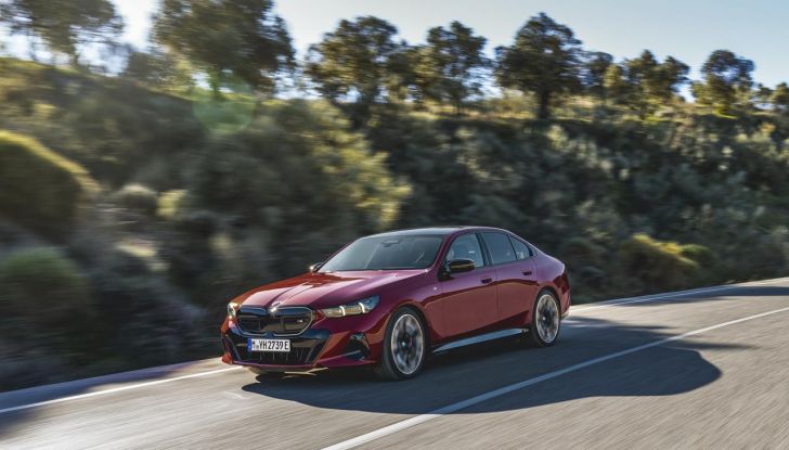 Nuova BMW Serie 5: al Salone di Monaco 2023 debutteranno due varianti ibride plug-in - Foto 99 di 140