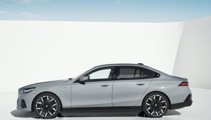 Nuova BMW Serie 5: al Salone di Monaco 2023 debutteranno due varianti ibride plug-in - Foto 133 di 140