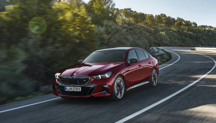 Nuova BMW Serie 5: al Salone di Monaco 2023 debutteranno due varianti ibride plug-in - Foto 104 di 140