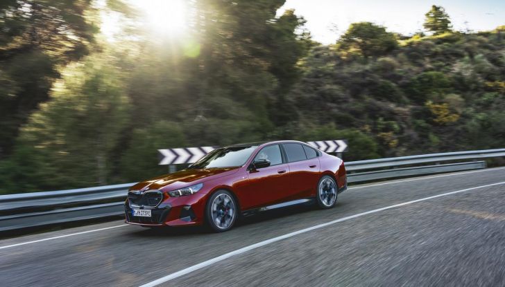 Nuova BMW Serie 5: al Salone di Monaco 2023 debutteranno due varianti ibride plug-in - Foto 106 di 140