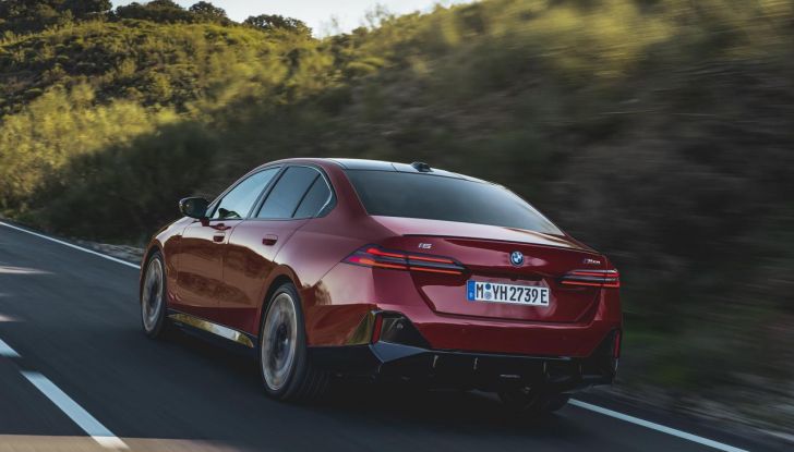 Nuova BMW Serie 5: al Salone di Monaco 2023 debutteranno due varianti ibride plug-in - Foto 114 di 140
