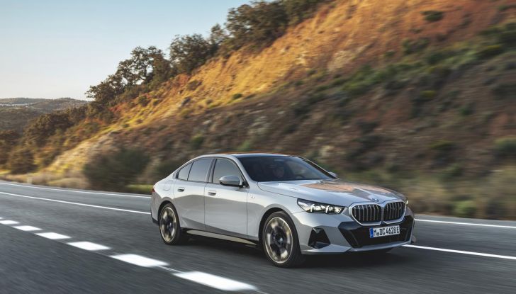 Nuova BMW Serie 5: al Salone di Monaco 2023 debutteranno due varianti ibride plug-in - Foto 64 di 140