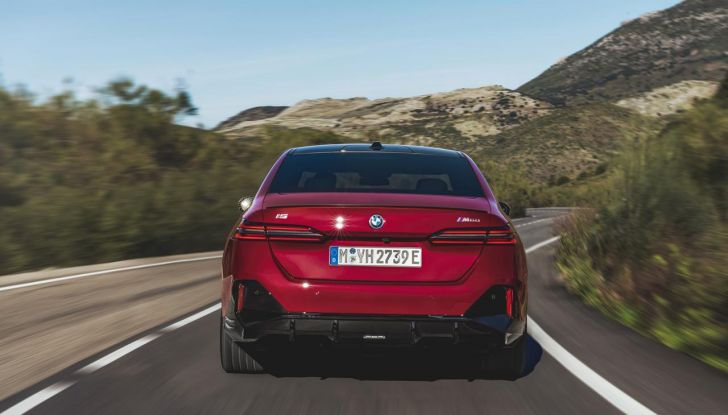 Nuova BMW Serie 5: al Salone di Monaco 2023 debutteranno due varianti ibride plug-in - Foto 131 di 140