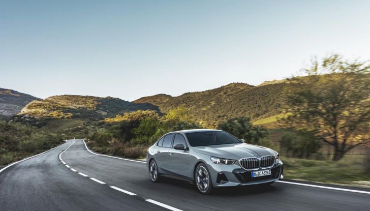 Nuova BMW Serie 5: al Salone di Monaco 2023 debutteranno due varianti ibride plug-in - Foto 67 di 140