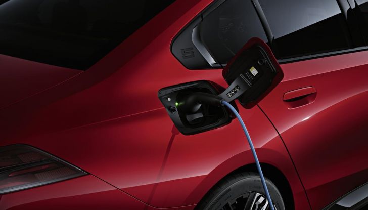 Nuova BMW Serie 5: al Salone di Monaco 2023 debutteranno due varianti ibride plug-in - Foto 3 di 140