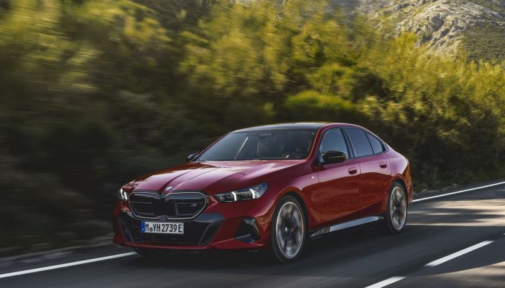 Nuova BMW Serie 5: al Salone di Monaco 2023 debutteranno due varianti ibride plug-in - Foto 96 di 140