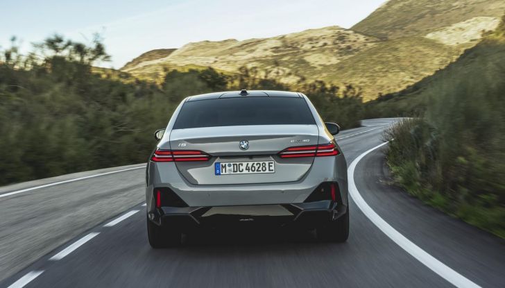 Nuova BMW Serie 5: al Salone di Monaco 2023 debutteranno due varianti ibride plug-in - Foto 86 di 140