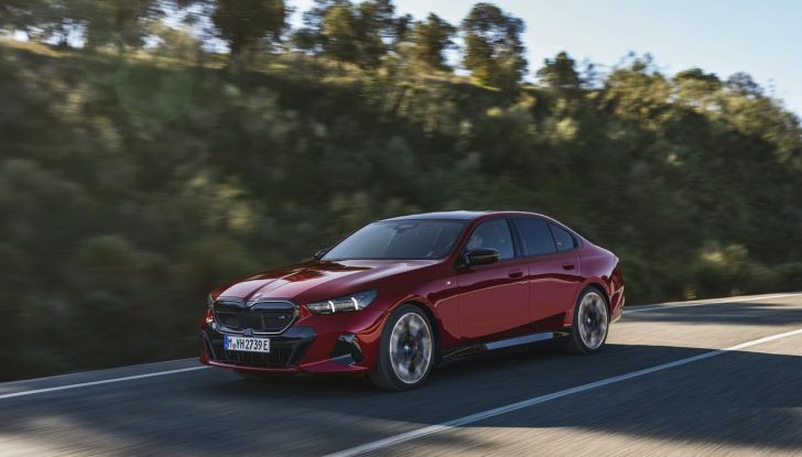 Nuova BMW Serie 5: al Salone di Monaco 2023 debutteranno due varianti ibride plug-in - Foto 107 di 140
