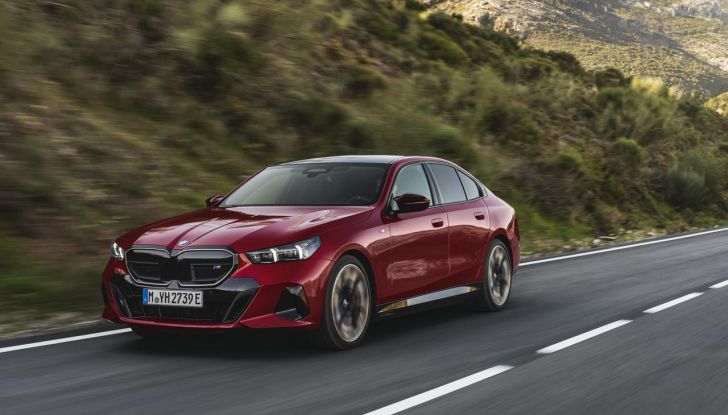 Nuova BMW Serie 5: al Salone di Monaco 2023 debutteranno due varianti ibride plug-in - Foto 91 di 140