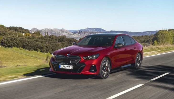 Nuova BMW Serie 5: al Salone di Monaco 2023 debutteranno due varianti ibride plug-in - Foto 94 di 140