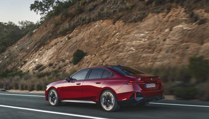 Nuova BMW Serie 5: al Salone di Monaco 2023 debutteranno due varianti ibride plug-in - Foto 123 di 140