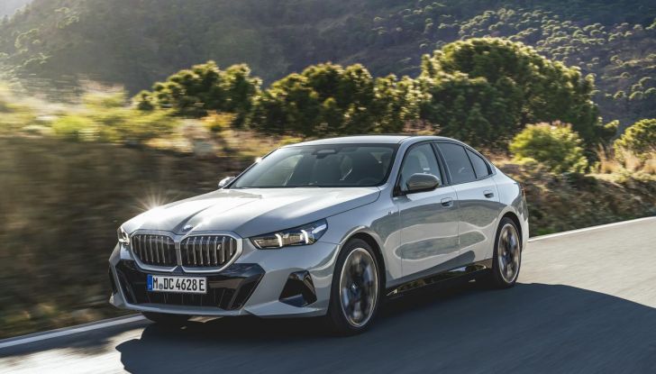 Nuova BMW Serie 5: al Salone di Monaco 2023 debutteranno due varianti ibride plug-in - Foto 53 di 140