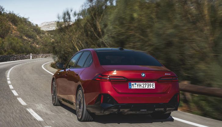 Nuova BMW Serie 5: al Salone di Monaco 2023 debutteranno due varianti ibride plug-in - Foto 118 di 140