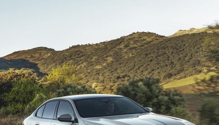 Nuova BMW Serie 5: al Salone di Monaco 2023 debutteranno due varianti ibride plug-in - Foto 68 di 140