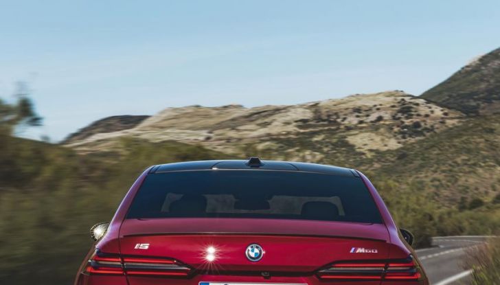 Nuova BMW Serie 5: al Salone di Monaco 2023 debutteranno due varianti ibride plug-in - Foto 132 di 140