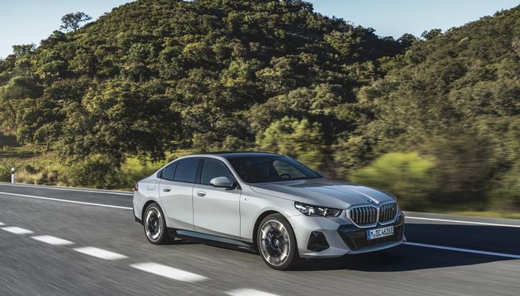 Nuova BMW Serie 5: al Salone di Monaco 2023 debutteranno due varianti ibride plug-in - Foto 63 di 140