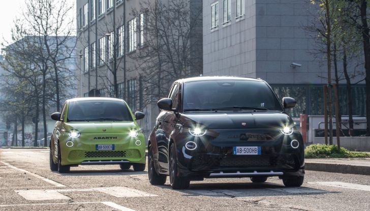 Nuove Abarth 500e e 500e Turismo: cresce la gamma con due versioni inedite - Foto 11 di 58