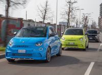 Nuove Abarth 500e e 500e Turismo: cresce la gamma con due versioni inedite