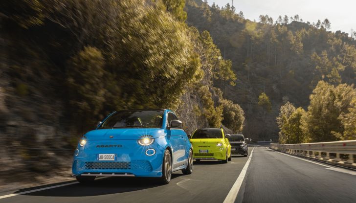 Nuove Abarth 500e e 500e Turismo: cresce la gamma con due versioni inedite - Foto 2 di 58