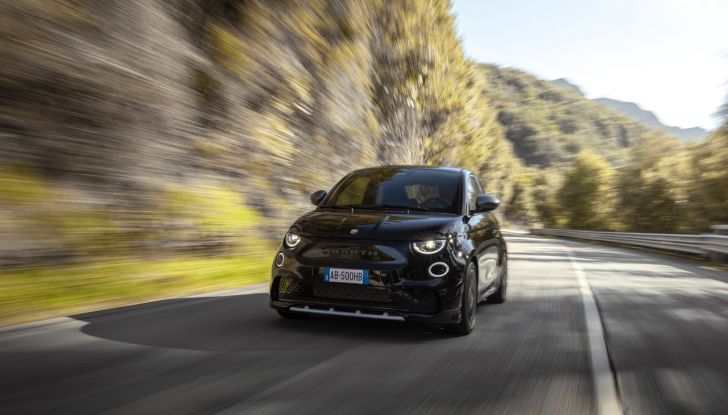 Nuove Abarth 500e e 500e Turismo: cresce la gamma con due versioni inedite - Foto 20 di 58