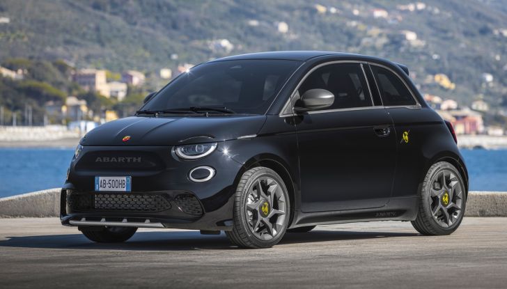 Nuove Abarth 500e e 500e Turismo: cresce la gamma con due versioni inedite - Foto 21 di 58