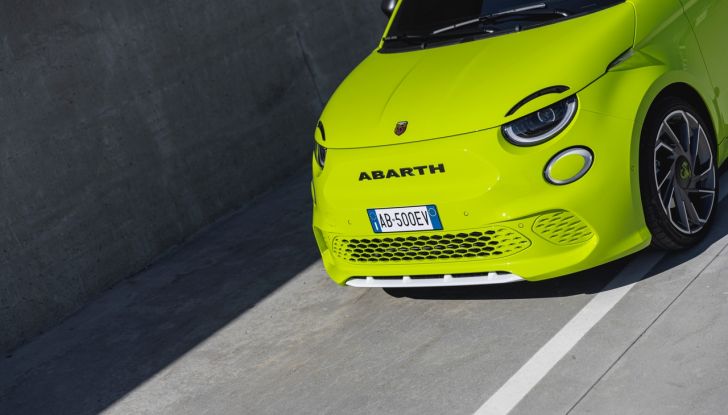 Nuove Abarth 500e e 500e Turismo: cresce la gamma con due versioni inedite - Foto 47 di 58