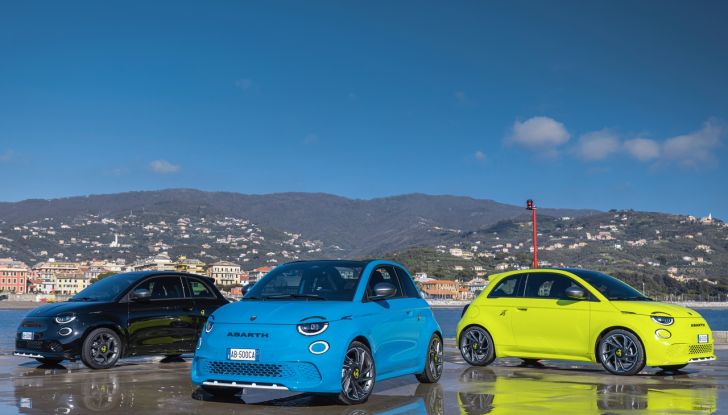 Nuove Abarth 500e e 500e Turismo: cresce la gamma con due versioni inedite - Foto 9 di 58
