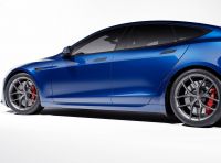 Tesla Model S Plaid si trasforma in un’auto da pista grazie al nuovo Track Package