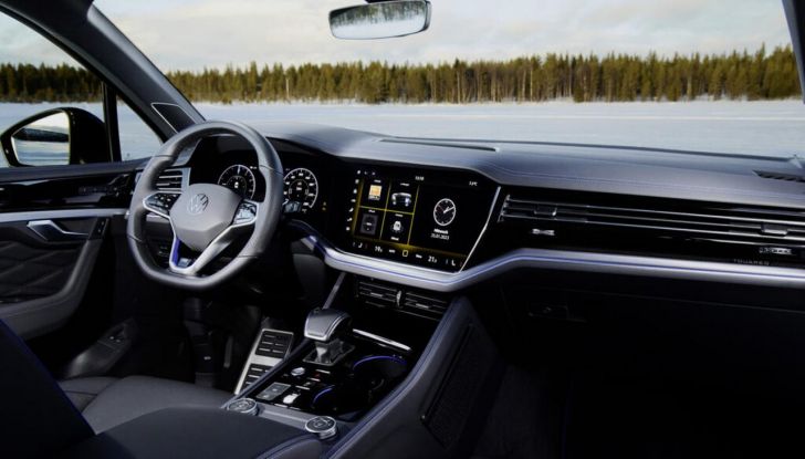 Volkswagen Touareg 2024 restyling: motori, allestimenti, prezzi - Foto 7 di 73