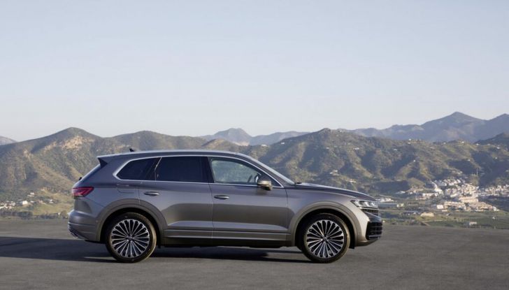 Volkswagen Touareg 2024 restyling: motori, allestimenti, prezzi - Foto 40 di 73