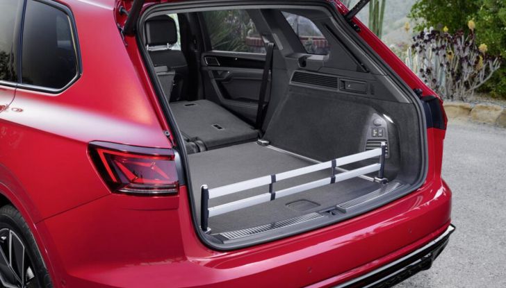 Volkswagen Touareg 2024 restyling: motori, allestimenti, prezzi - Foto 49 di 73