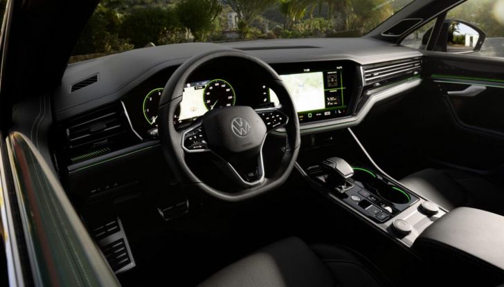 Volkswagen Touareg 2024 restyling: motori, allestimenti, prezzi - Foto 54 di 73